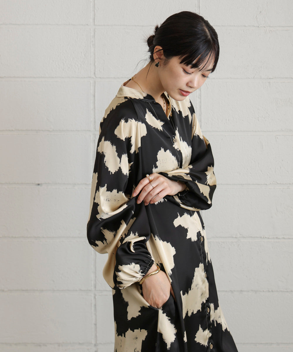 モノトーン柄シャツワンピース［9/12発送予定］