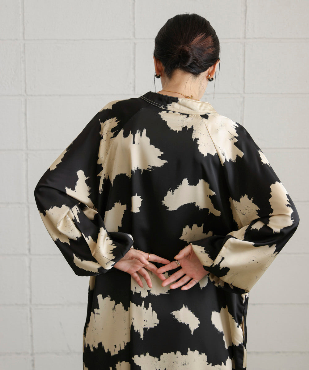 モノトーン柄シャツワンピース［9/12発送予定］