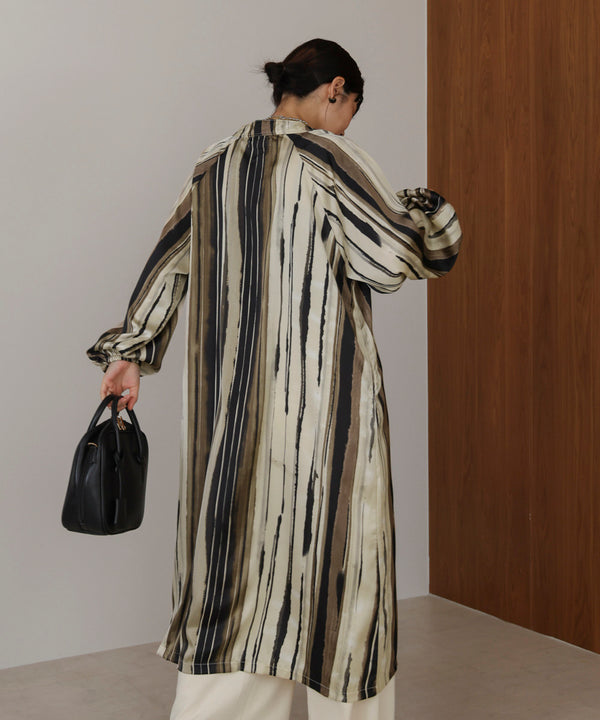 モノトーン柄シャツワンピース［9/12発送予定］