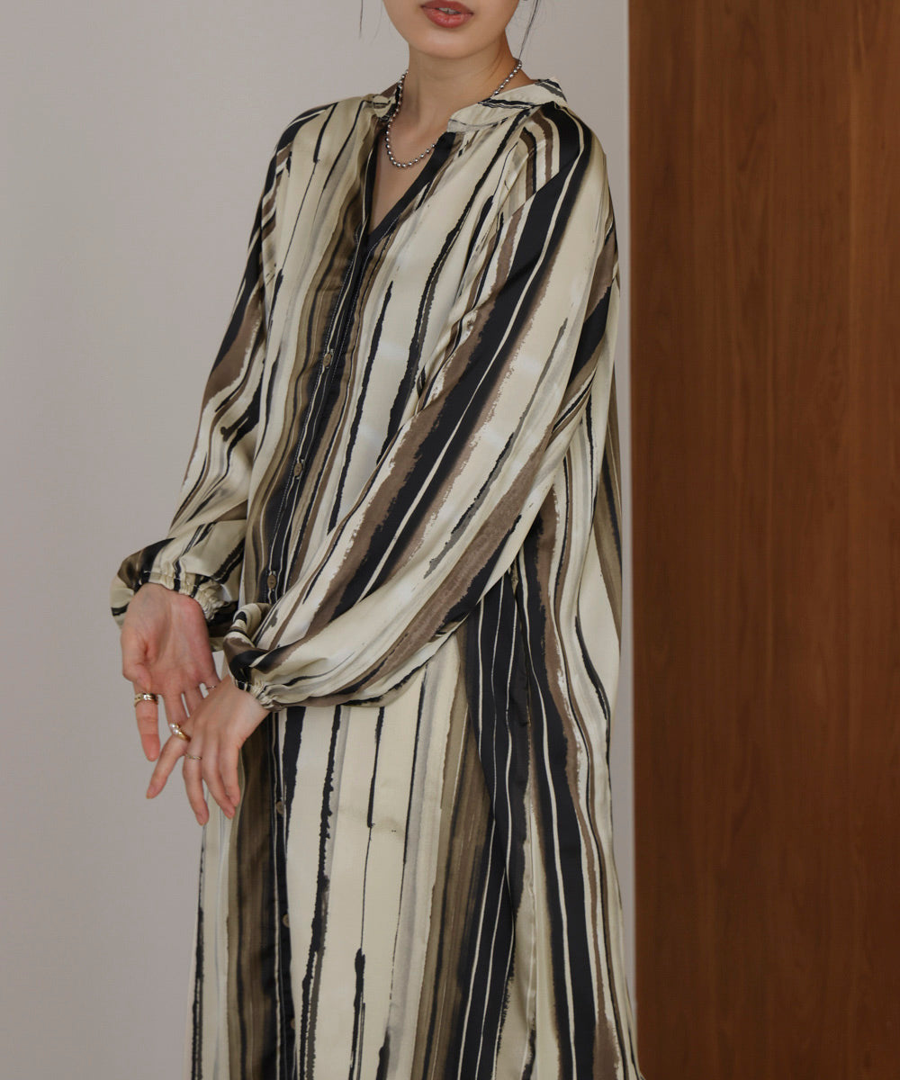モノトーン柄シャツワンピース［9/12発送予定］