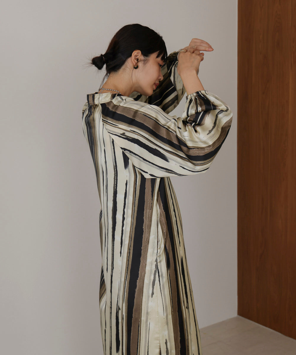 モノトーン柄シャツワンピース［9/12発送予定］