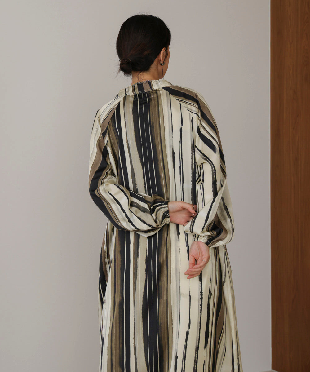 モノトーン柄シャツワンピース［9/12発送予定］