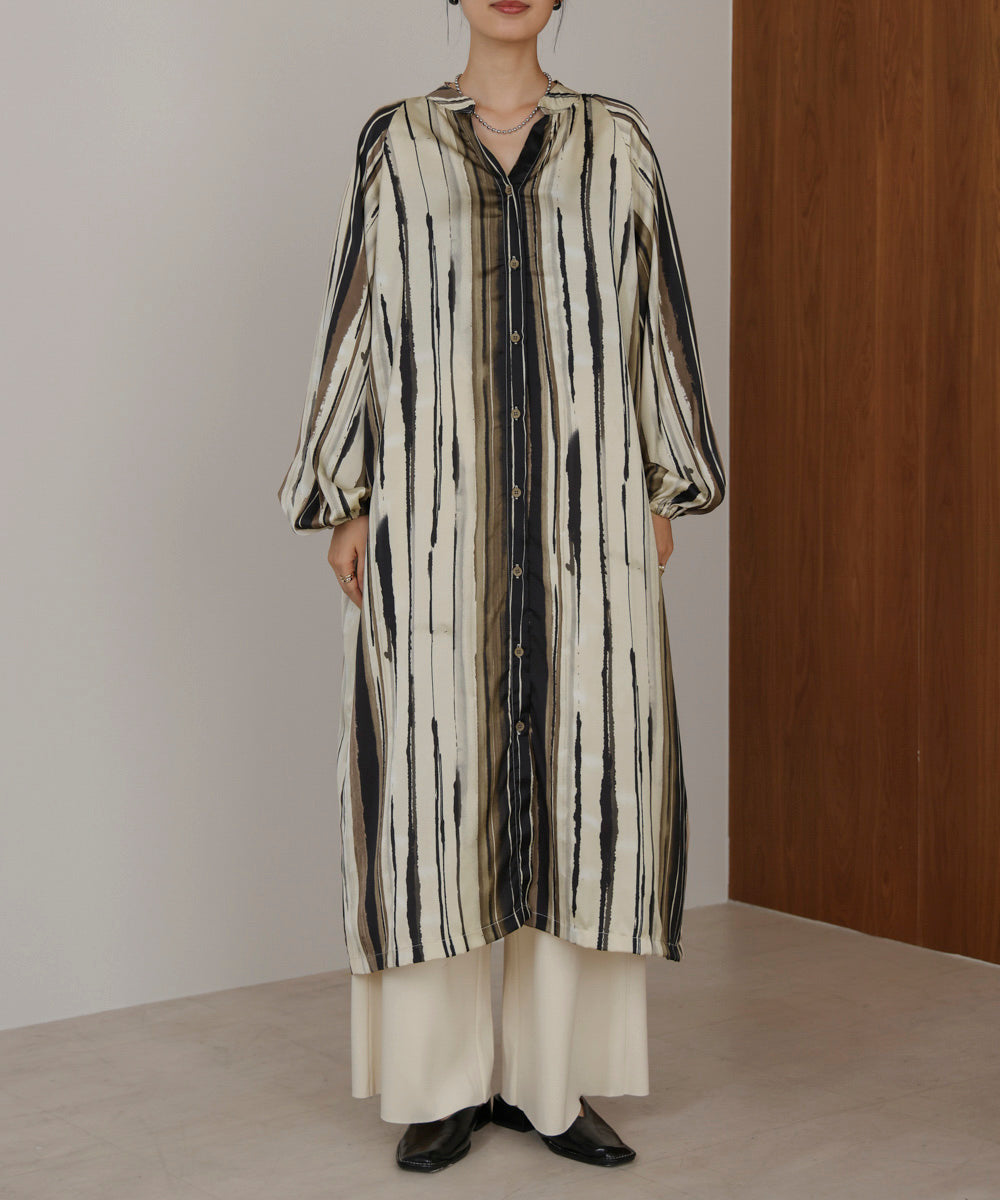 モノトーン柄シャツワンピース［9/12発送予定］