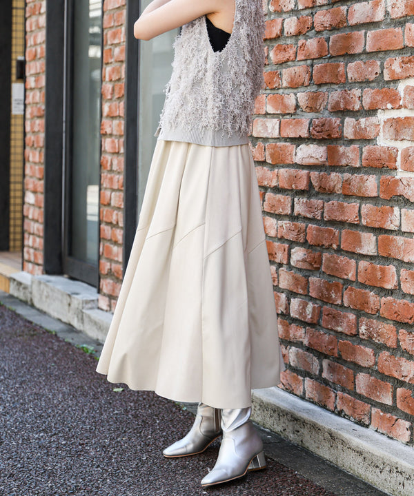 フェイクレザーフレアスカート