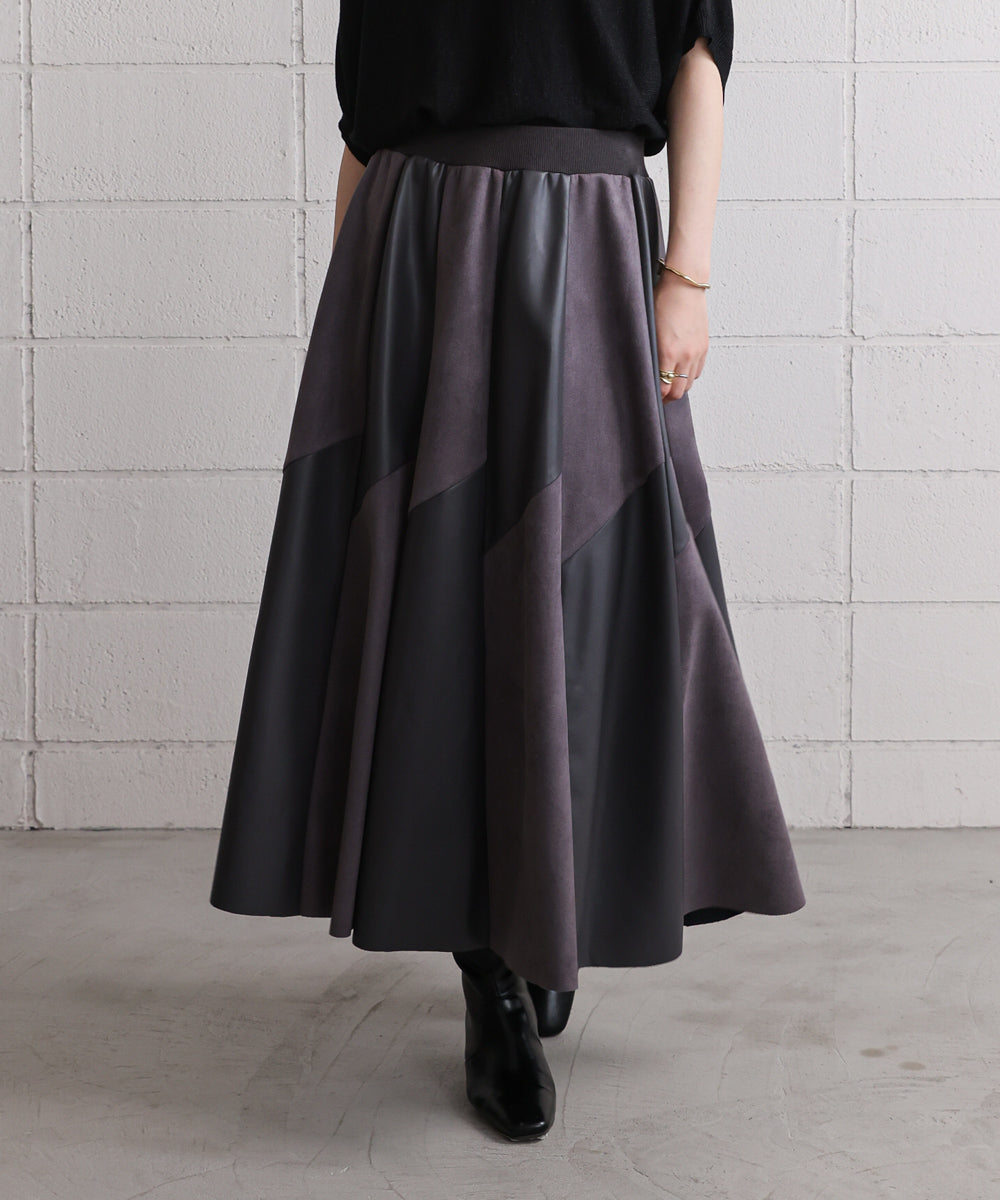 フェイクレザーフレアスカート