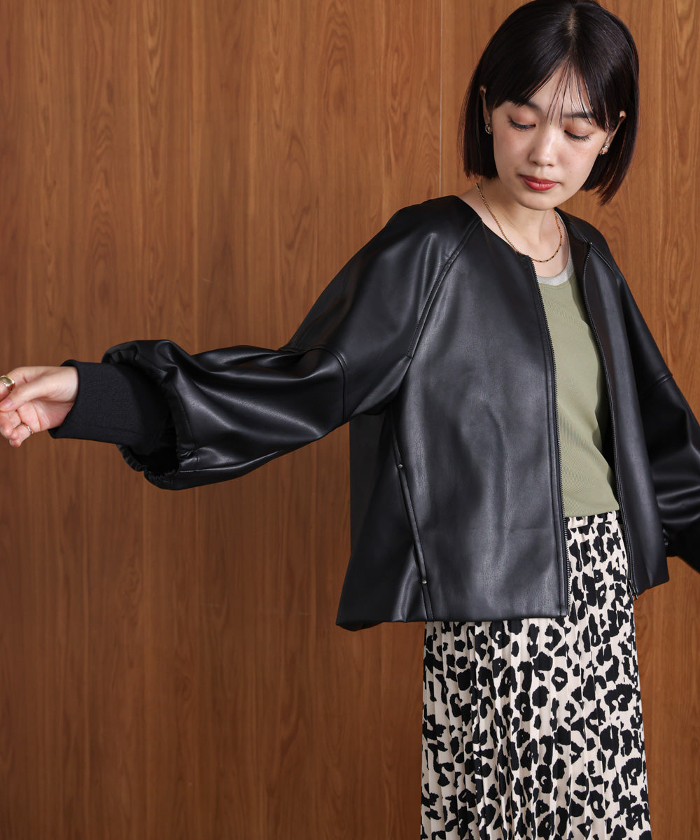 フレアスリーブフェイクレザージャケット