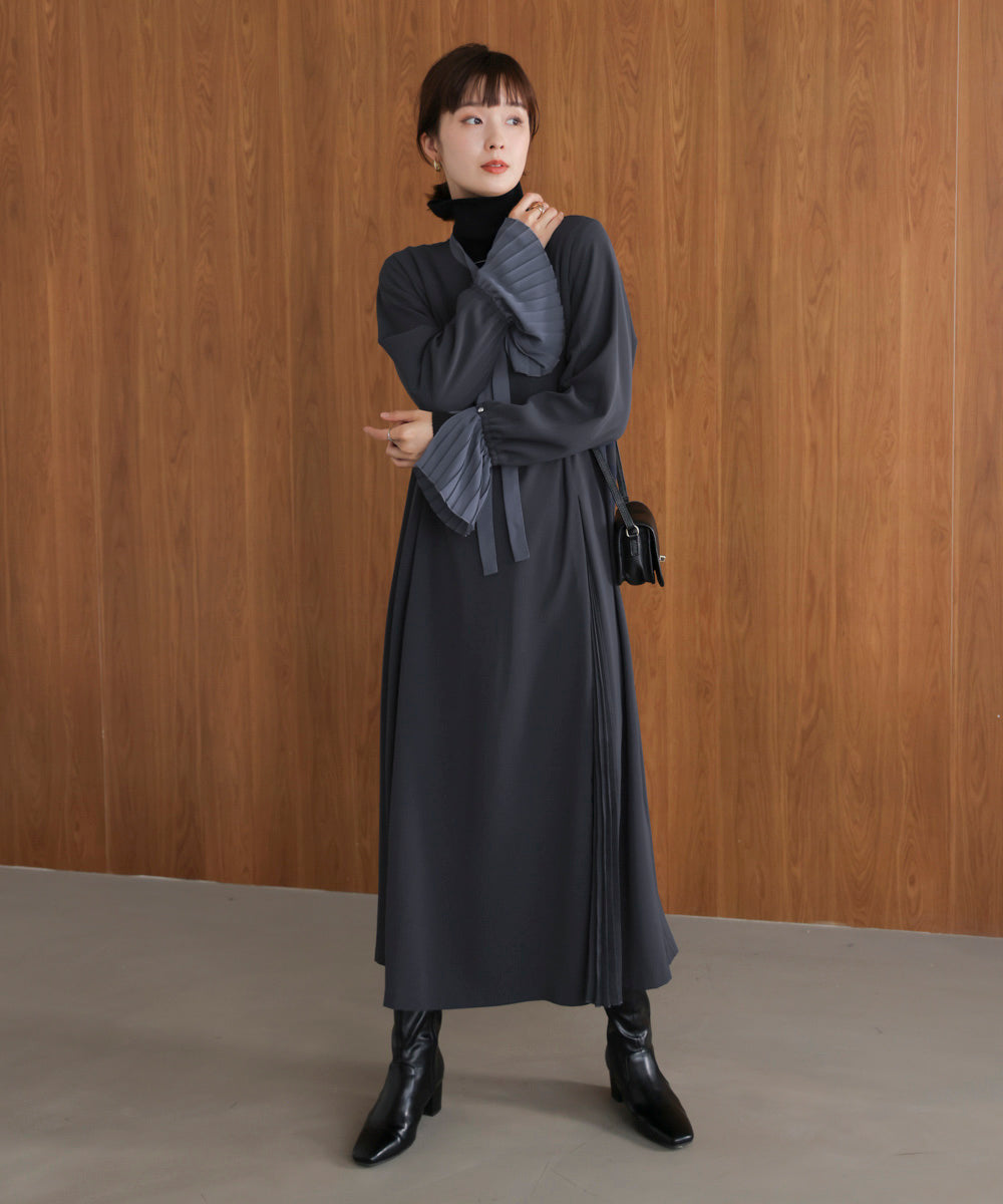 プリーツワンピース