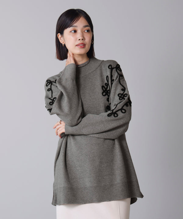 コード刺繍ハイネックチュニック［10/31発送予定］