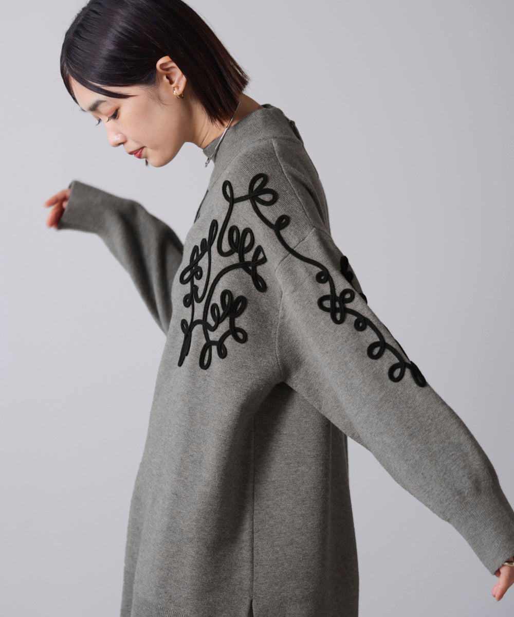 コード刺繍ハイネックチュニック［10/31発送予定］