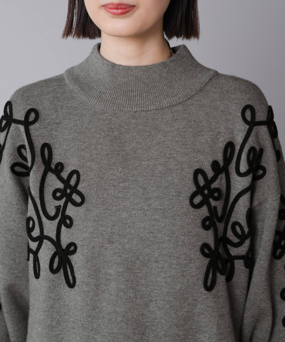 コード刺繍ハイネックチュニック［10/31発送予定］