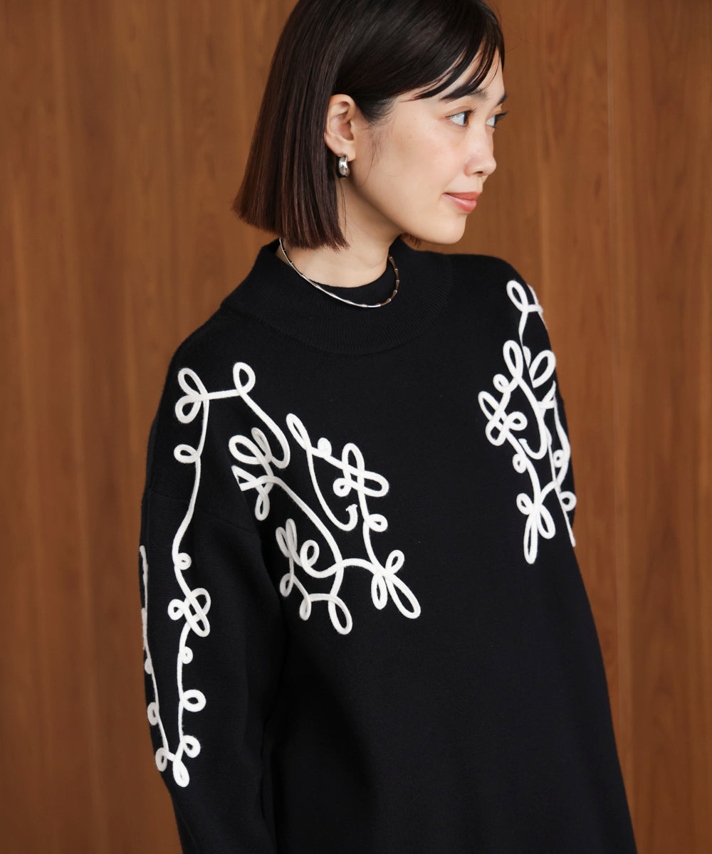 コード刺繍ハイネックチュニック［10/31発送予定］
