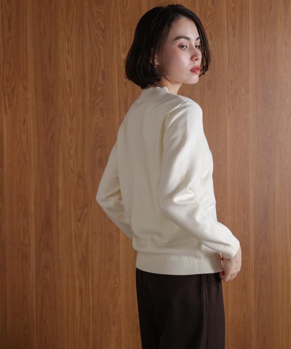 刺しゅうロゴニットプルオーバー