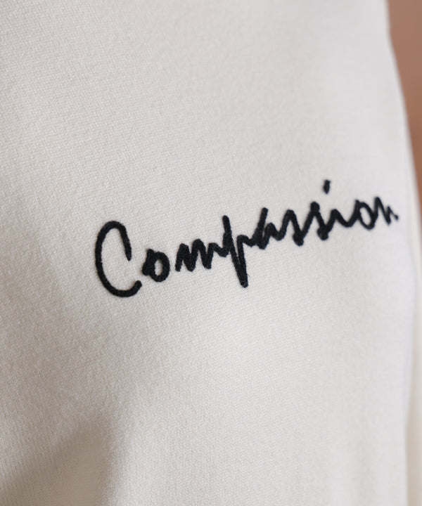 刺しゅうロゴニットプルオーバー