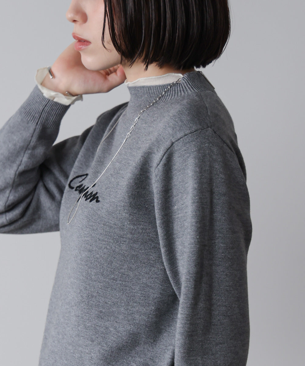 刺しゅうロゴニットプルオーバー