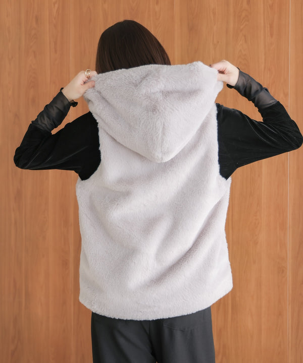 フェイクシープフード付ファーベスト［11/13発送予定］