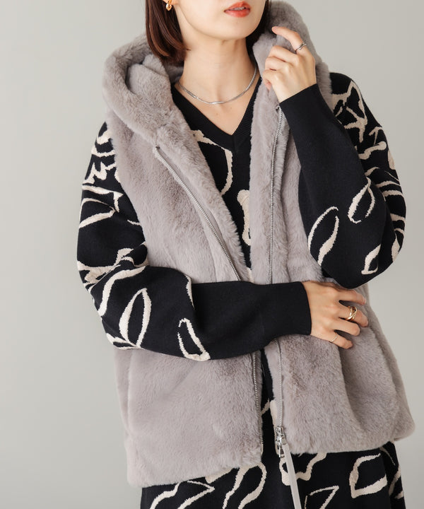 フェイクシープフード付ファーベスト［11/13発送予定］