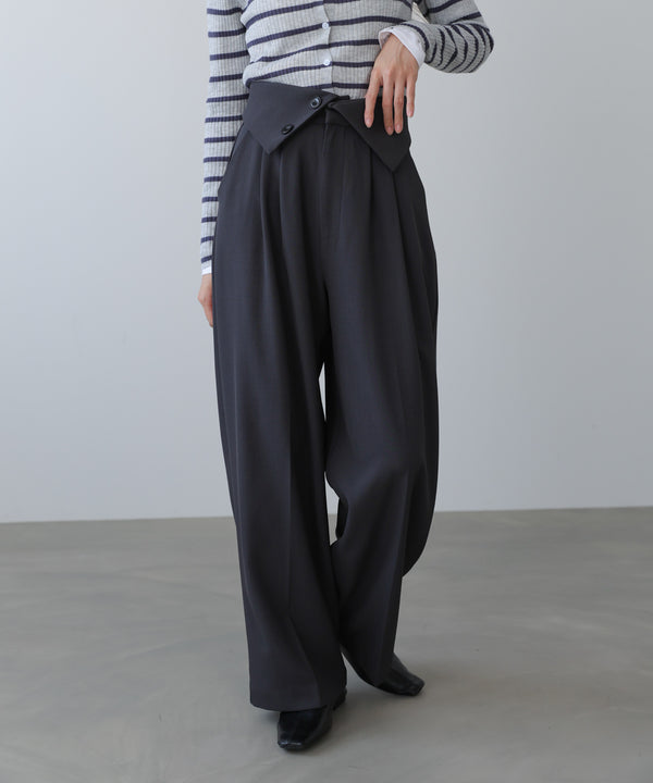 ウエストフラップ釦ワイドタックパンツ