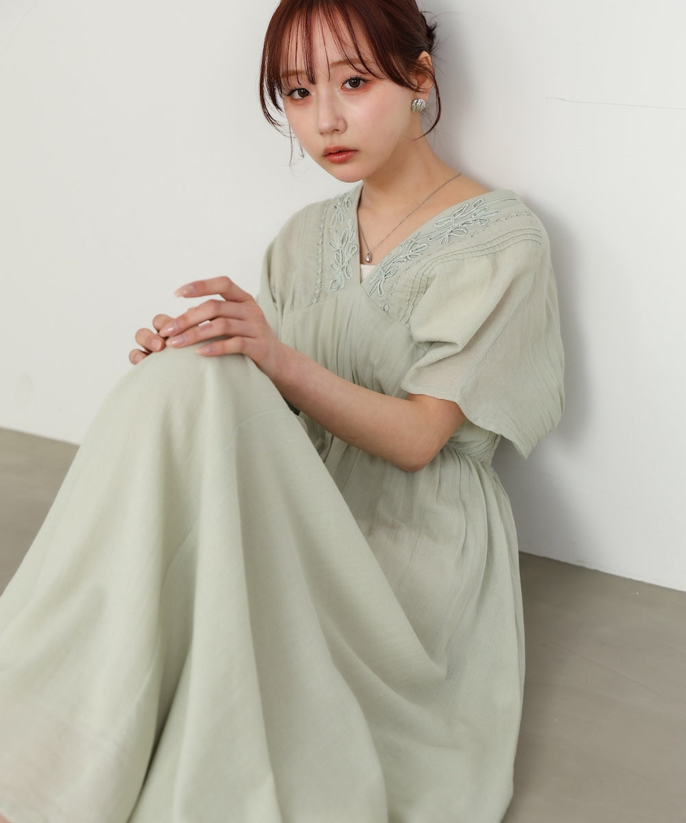 テープ刺繍ピンタックレースワンピース