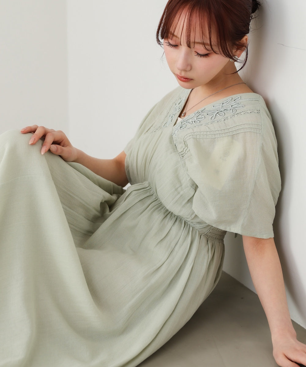 テープ刺繍ピンタックレースワンピース