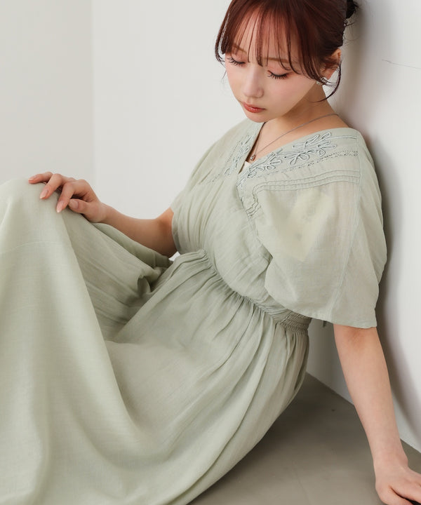 テープ刺繍ピンタックレースワンピース
