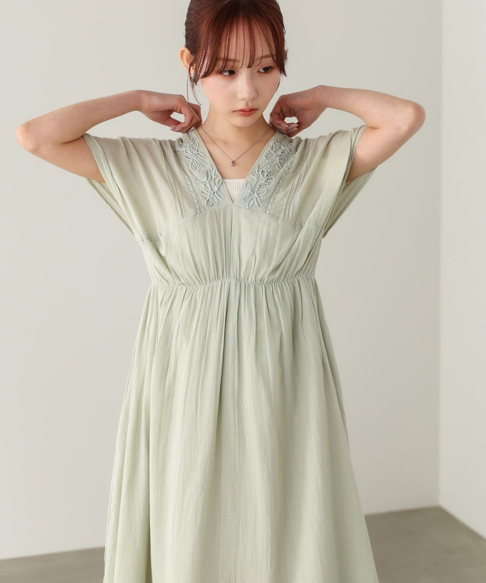 テープ刺繍ピンタックレースワンピース