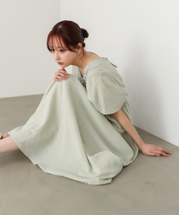 テープ刺繍ピンタックレースワンピース