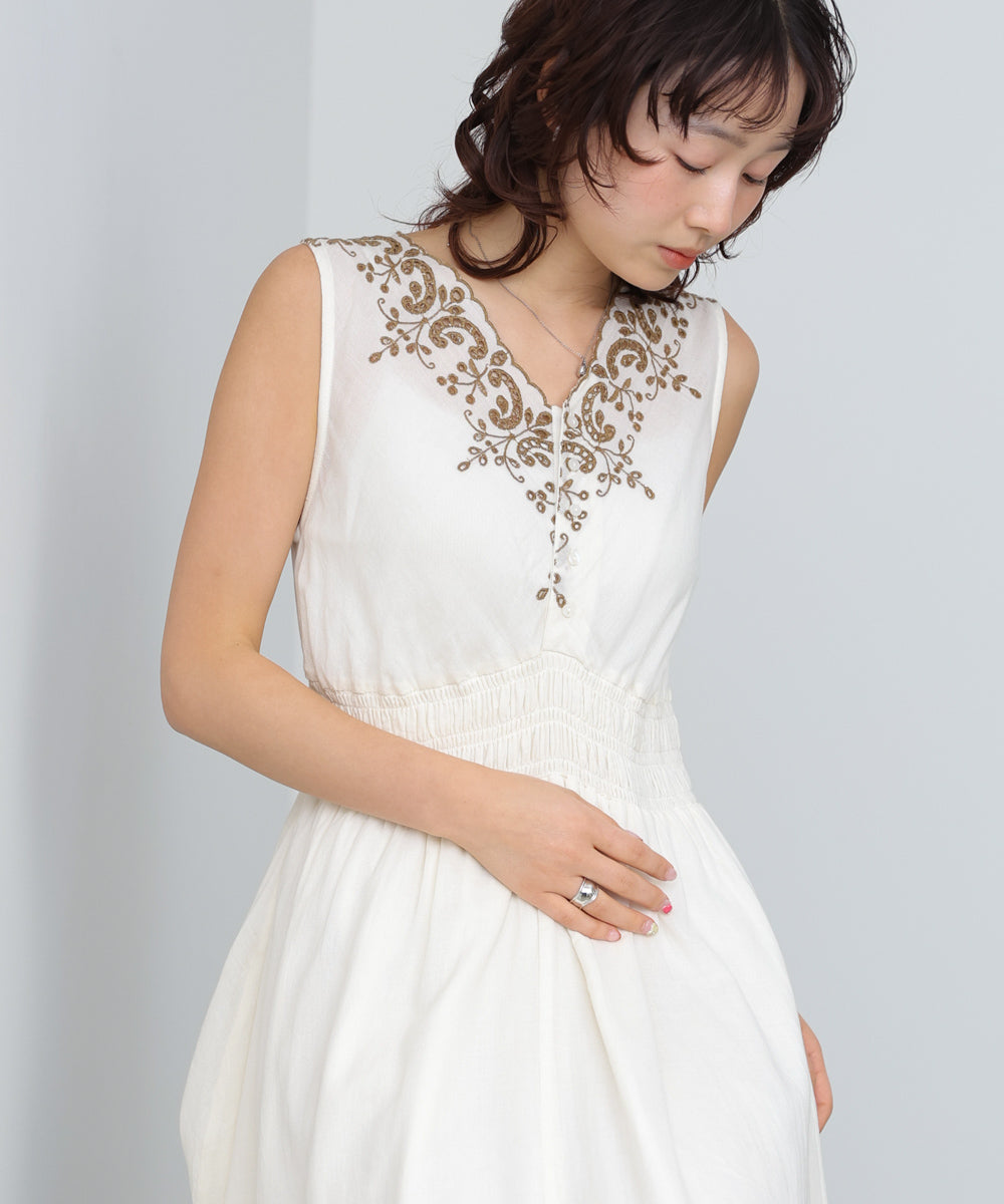 スカラップ刺繍ウエストギャザーワンピース
