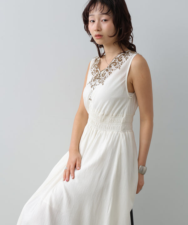 スカラップ刺繍ウエストギャザーワンピース