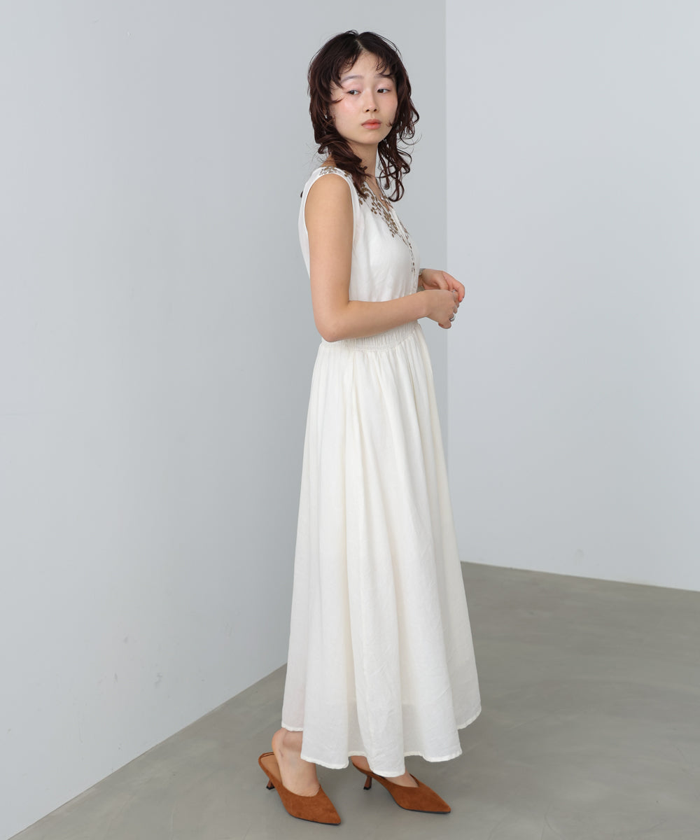 スカラップ刺繍ウエストギャザーワンピース