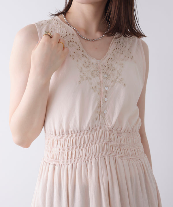 スカラップ刺繍ウエストギャザーワンピース