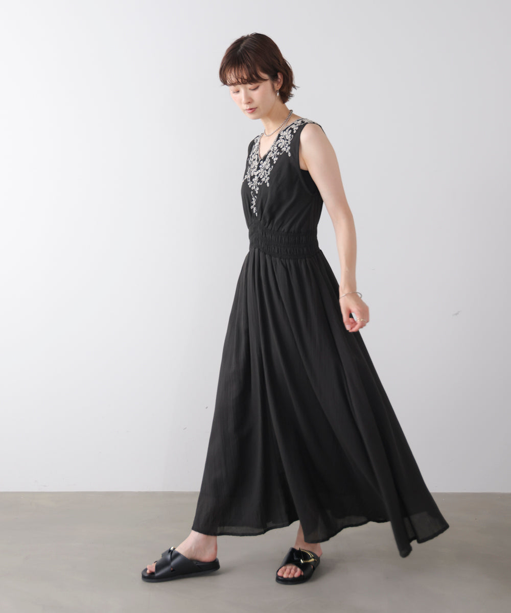 スカラップ刺繍ウエストギャザーワンピース