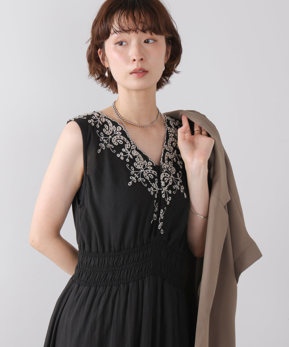 スカラップ刺繍ウエストギャザーワンピース