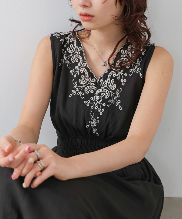 スカラップ刺繍ウエストギャザーワンピース