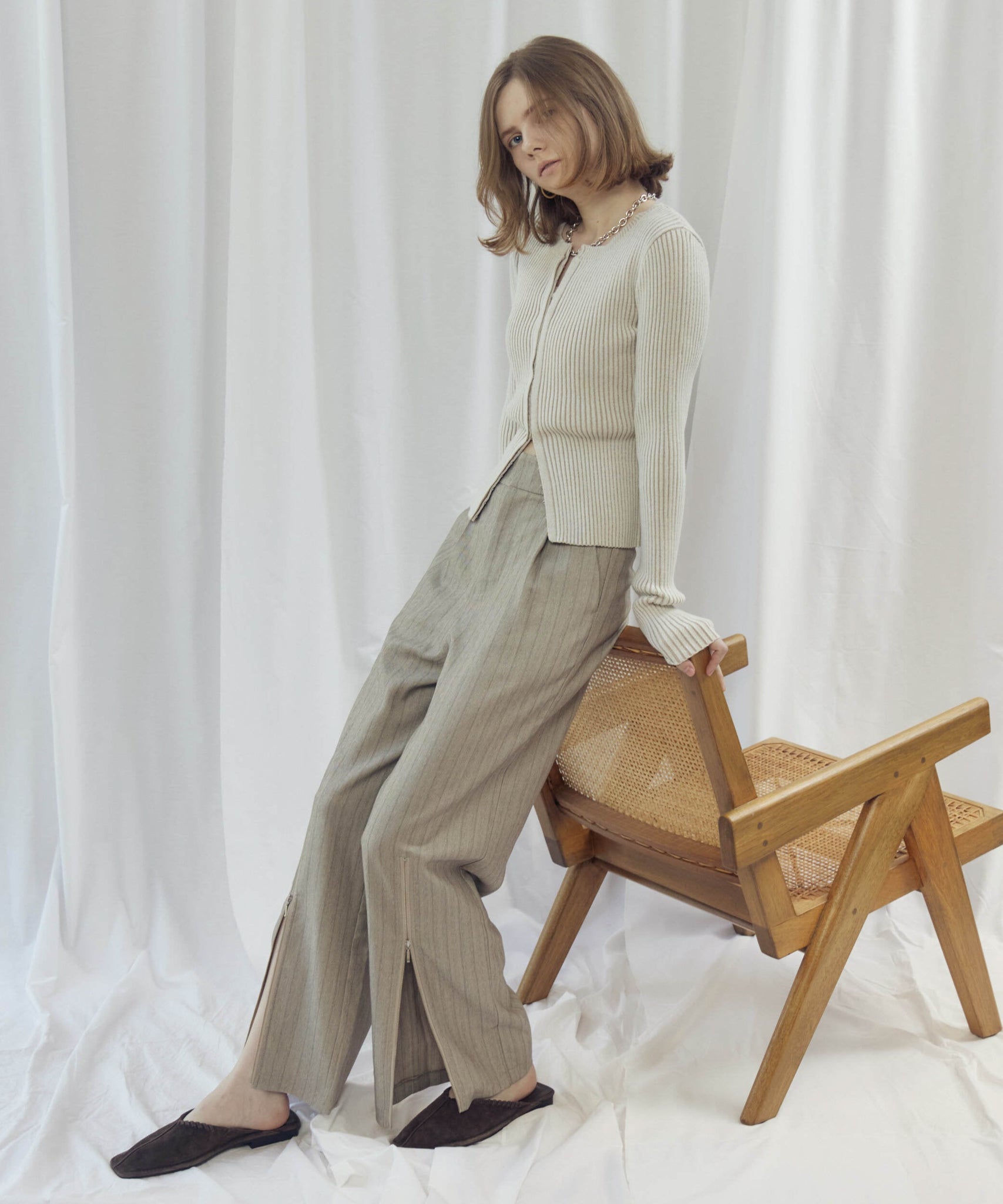 STRIPED ZIP SLIT PANTS（ｽﾄﾗｲﾌﾟZIPｽﾘｯﾄﾊﾟﾝﾂ）