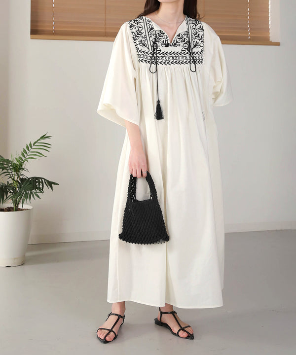 Bab フロント刺繍タッセルワンピース