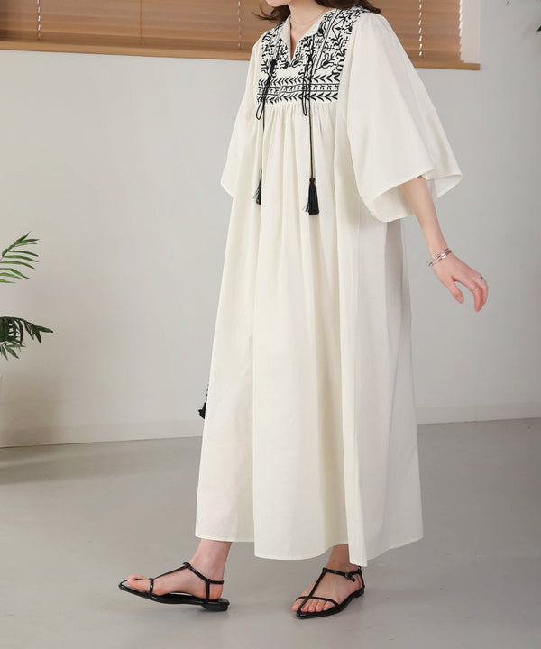 Bab フロント刺繍タッセルワンピース