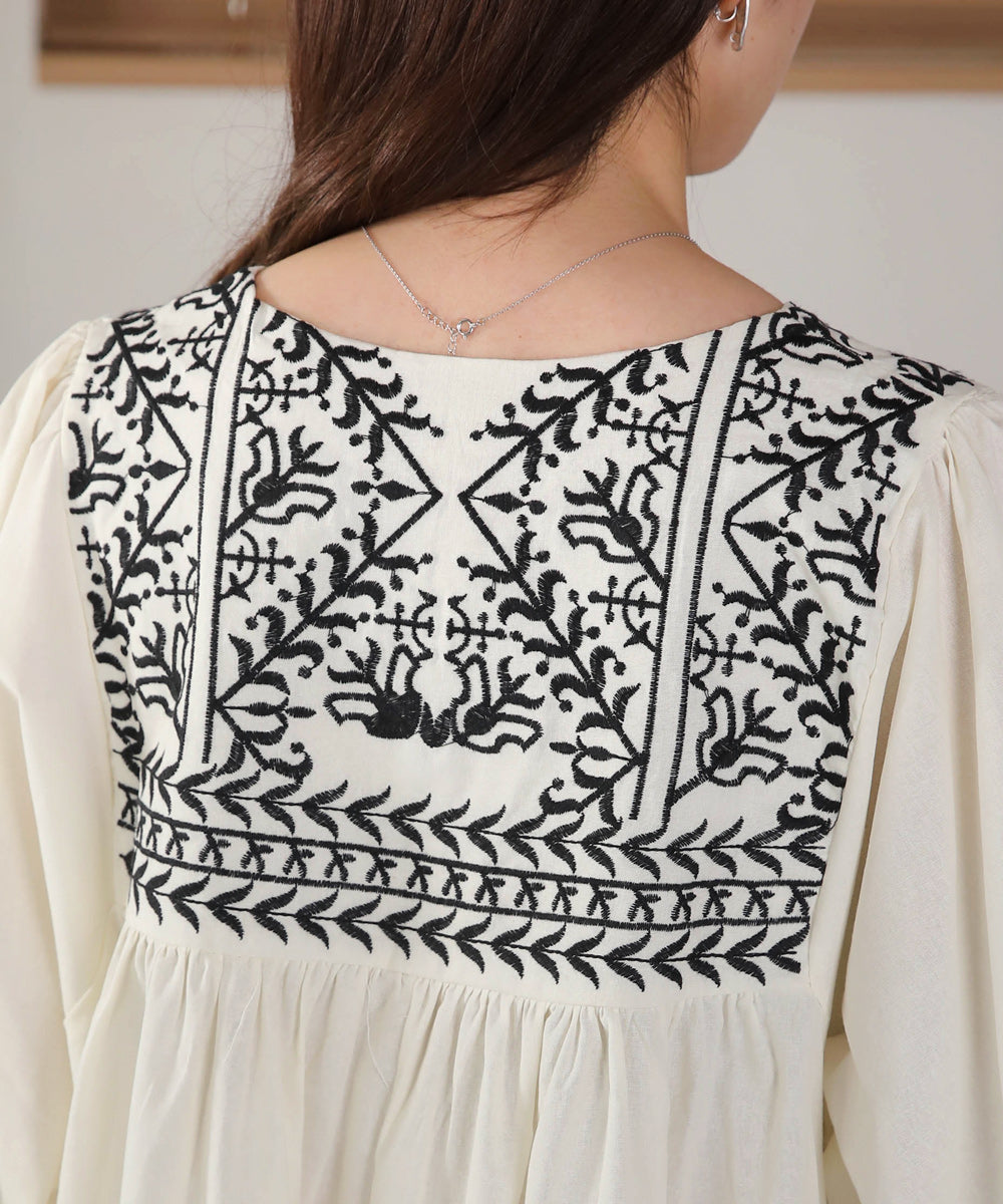 Bab フロント刺繍タッセルワンピース