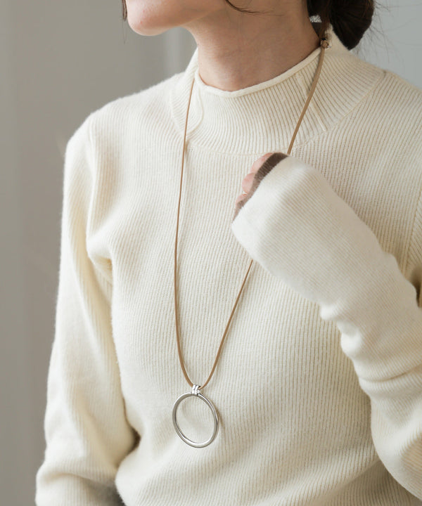 リングモチーフネックレス