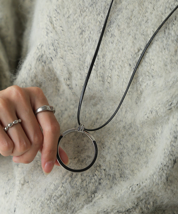 リングモチーフネックレス