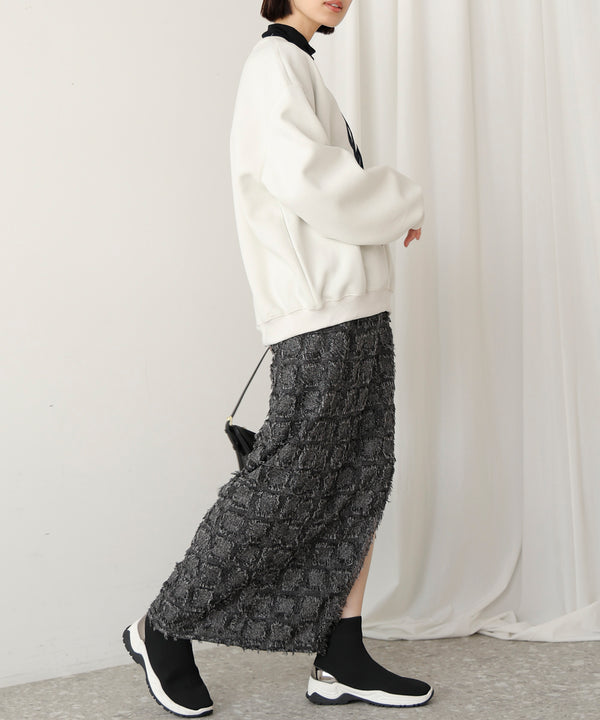立体刺繍プルオーバー
