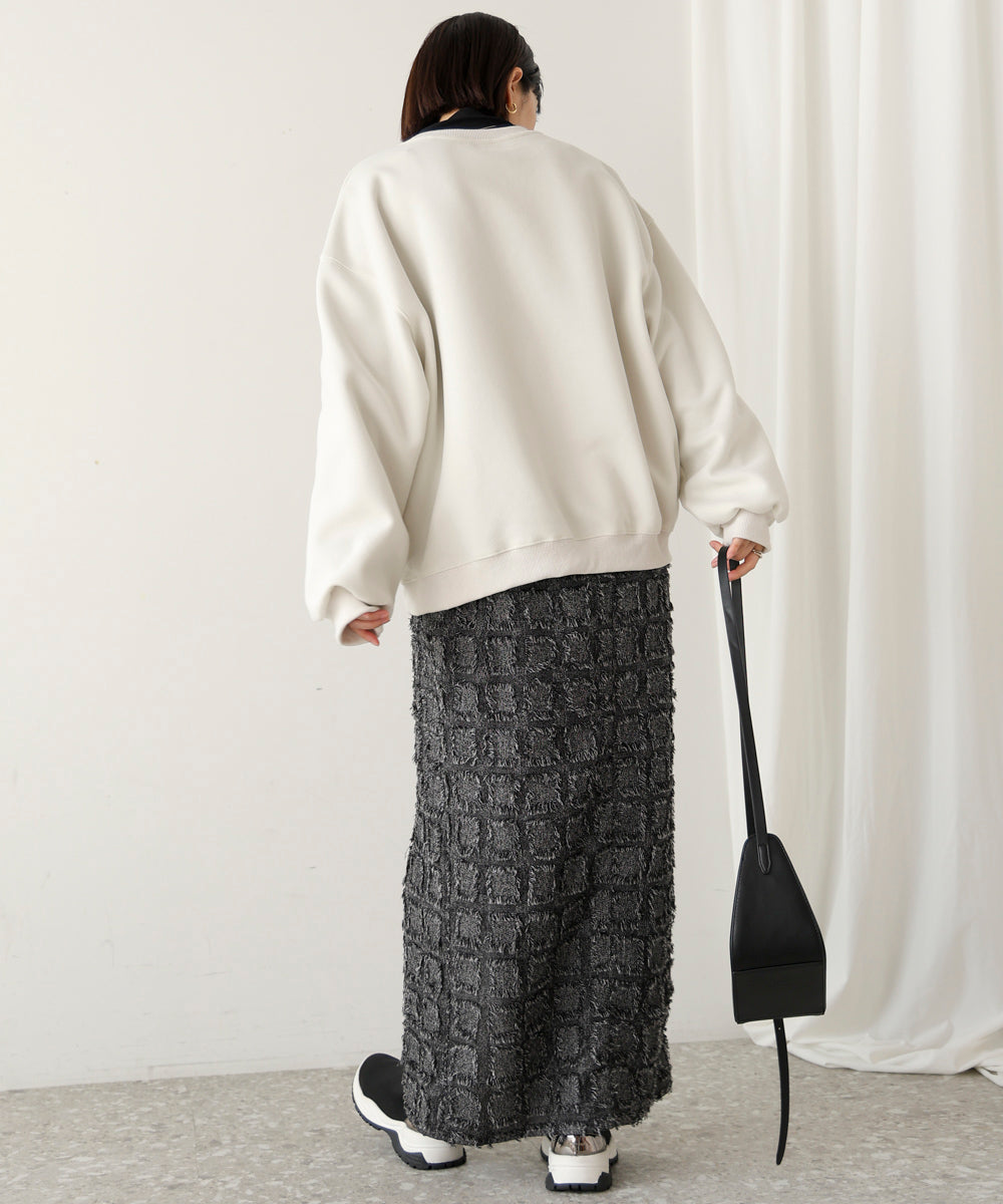 立体刺繍プルオーバー