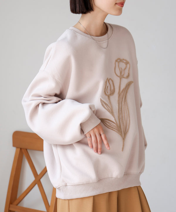 立体刺繍プルオーバー