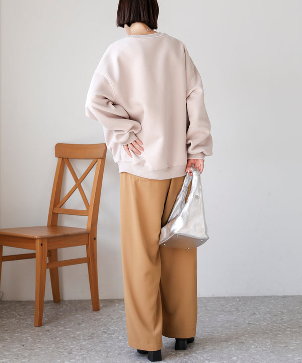 立体刺繍プルオーバー