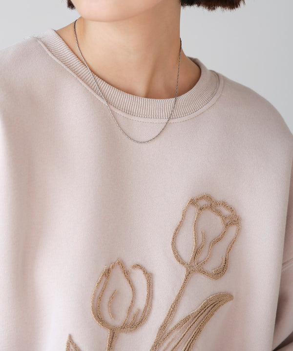 立体刺繍プルオーバー