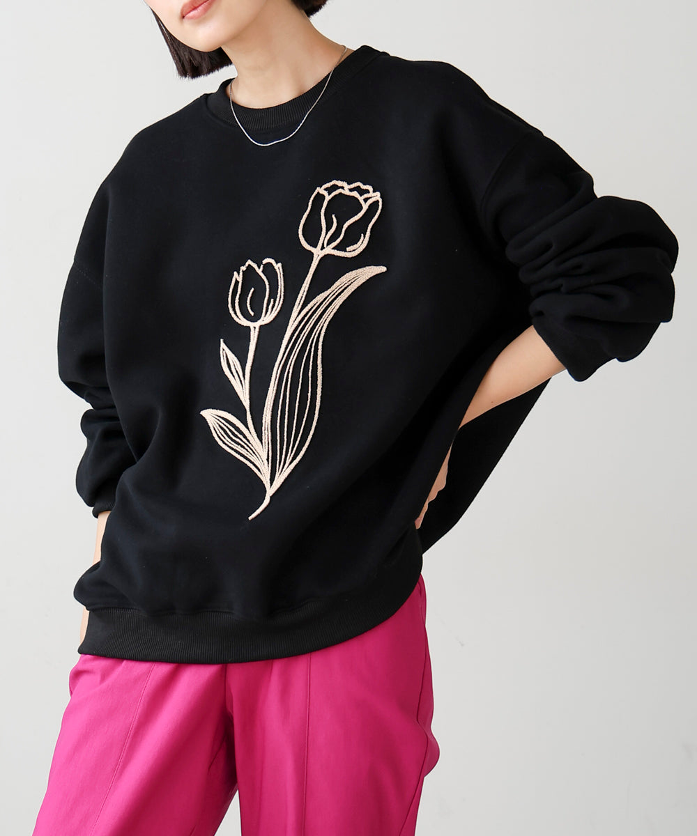 立体刺繍プルオーバー
