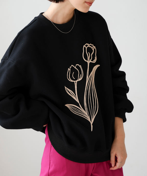立体刺繍プルオーバー