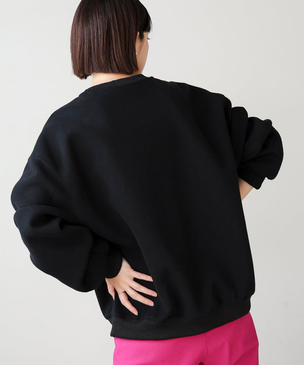 立体刺繍プルオーバー