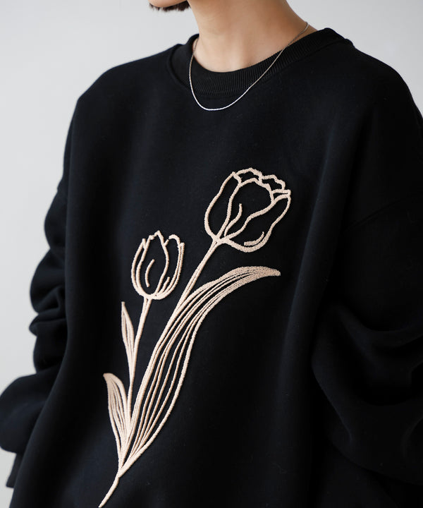 立体刺繍プルオーバー