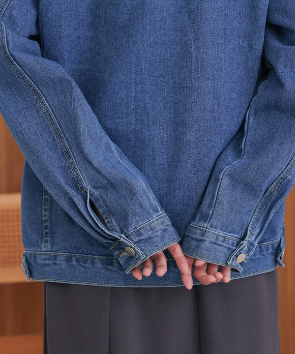 loose denim jacket