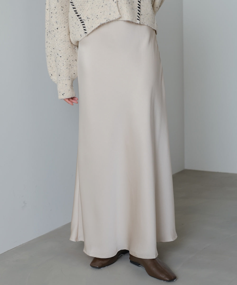 サテンナロースカート